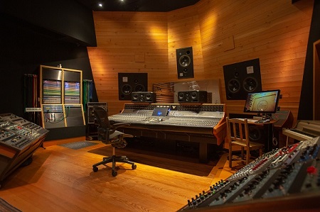 a picture of a recording studio